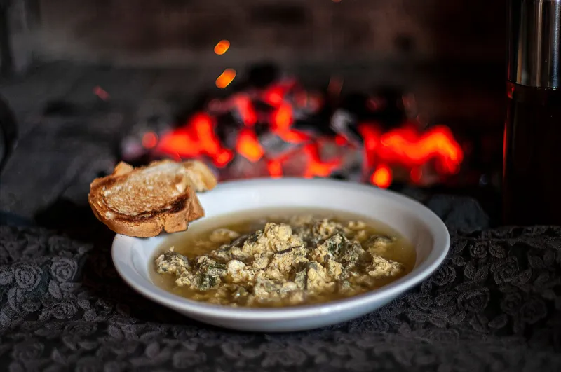 La Cucina della Necessità: Quando lo Scarto Diventava Capolavoro
