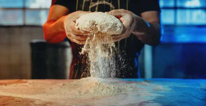 Sapere senza Scrittura: I Pasticceri Artigianali che Custodiscono i Dolci Regionali nella Memoria delle Mani